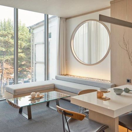 Uh Suite The Seoul Exteriör bild